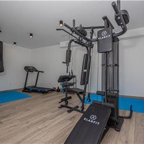 5 bedroom villa with pool near Crikvenica, sleeps 10